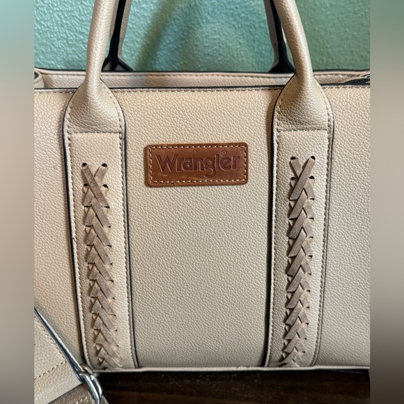 Wrangler Cream Handbag Set with Detachable Logo Strap and Matching Wallet - Picture 2 of 11